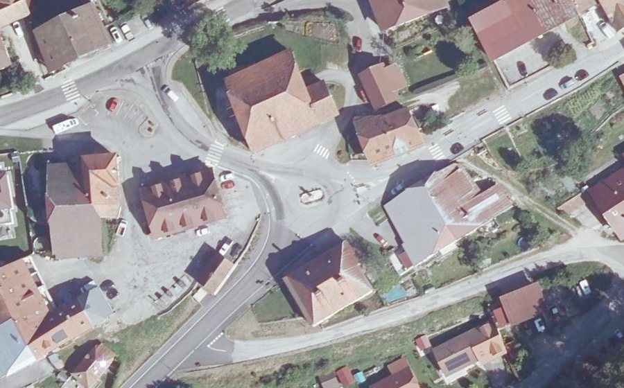 Vue aérienne du Rond-point anonyme n°807486236