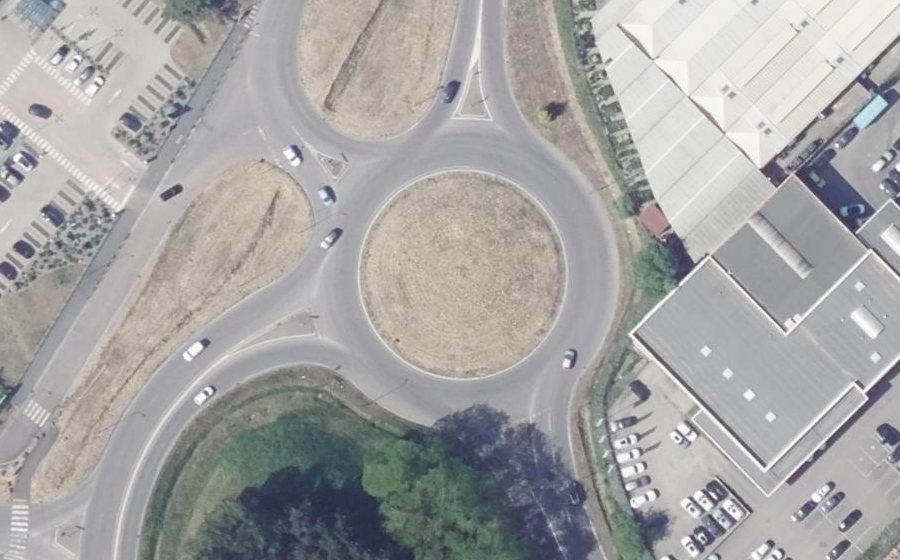 Vue aérienne du Rond-point anonyme n°807497689