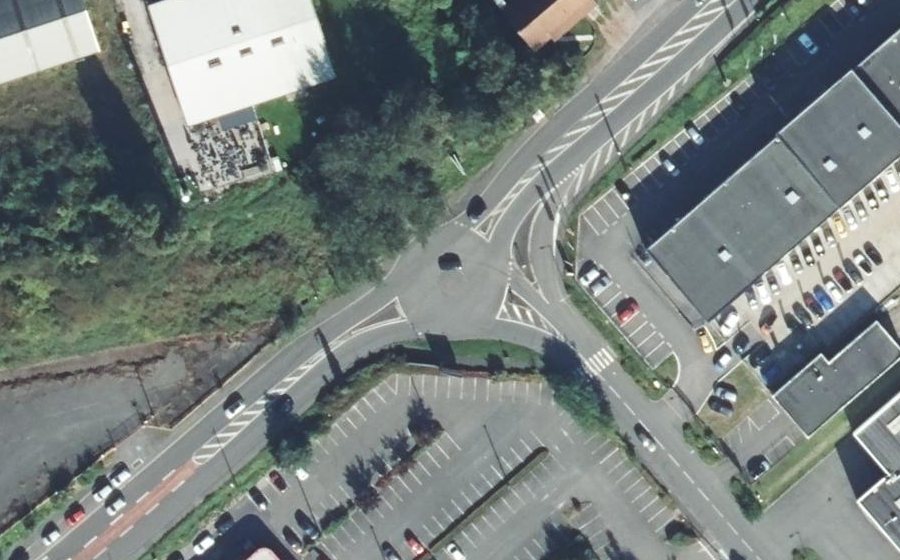 Vue aérienne du Rond-point anonyme n°807559402