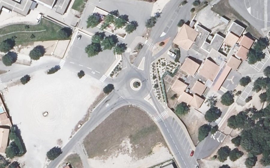 Vue aérienne du Rond-point anonyme n°807561711