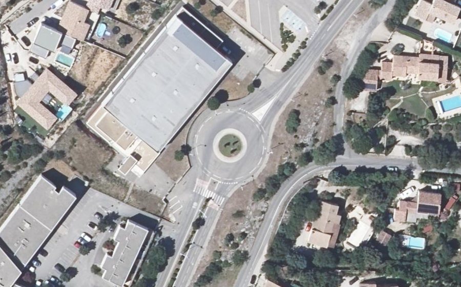 Vue aérienne du Rond-point anonyme n°807561714
