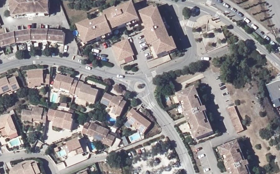 Vue aérienne du Rond-point anonyme n°807561777