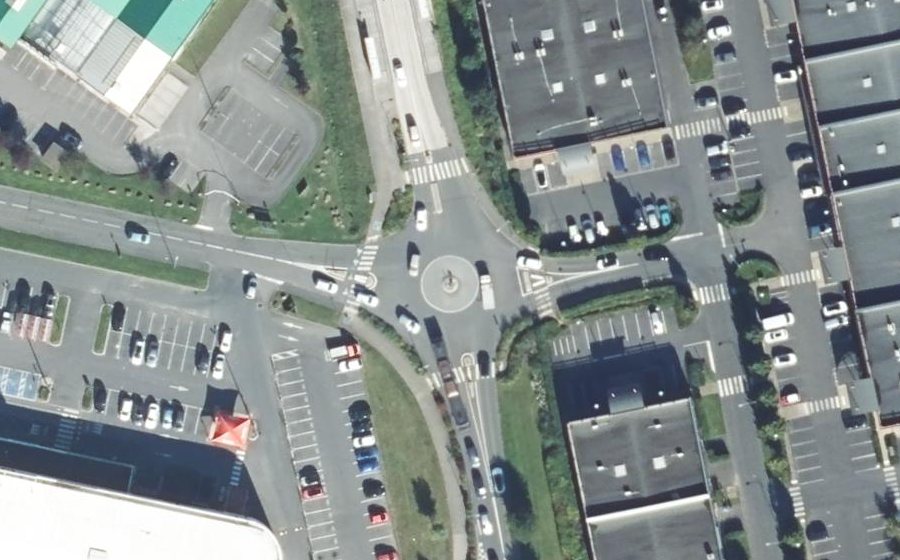 Vue aérienne du Rond-point anonyme n°807570084