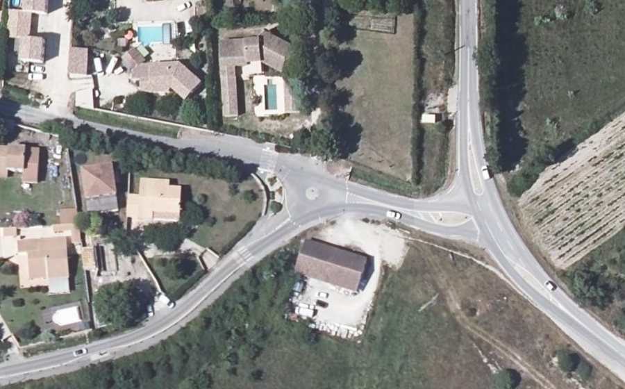 Vue aérienne du Rond-point anonyme n°807571980