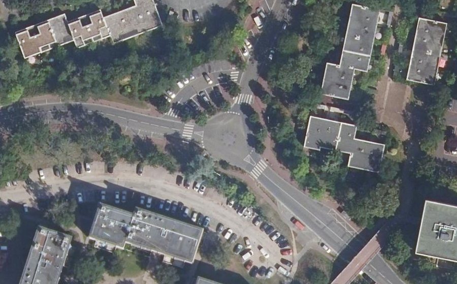 Vue aérienne du Rond-point anonyme n°807608819