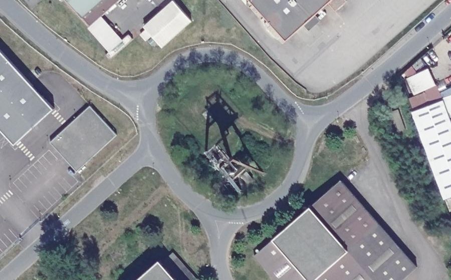 Vue aérienne du Rond-point anonyme n°807629184
