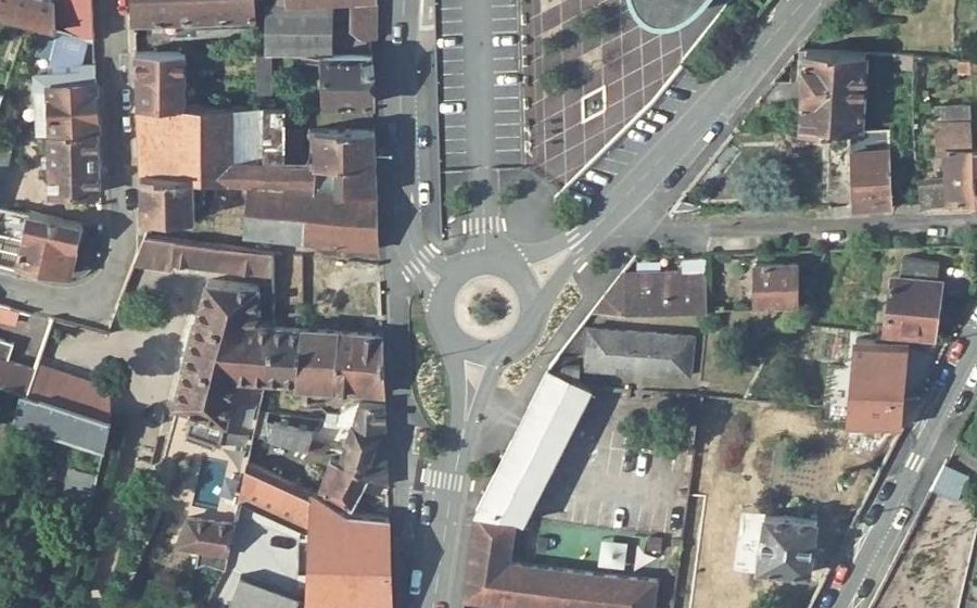 Vue aérienne du Rond-point anonyme n°80764189