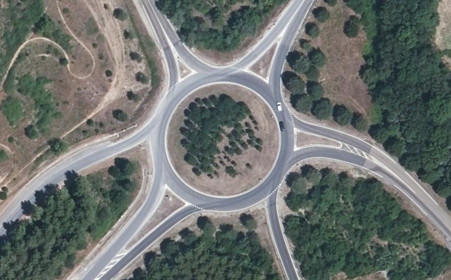 Vue aérienne du Rond-point anonyme n°80777385