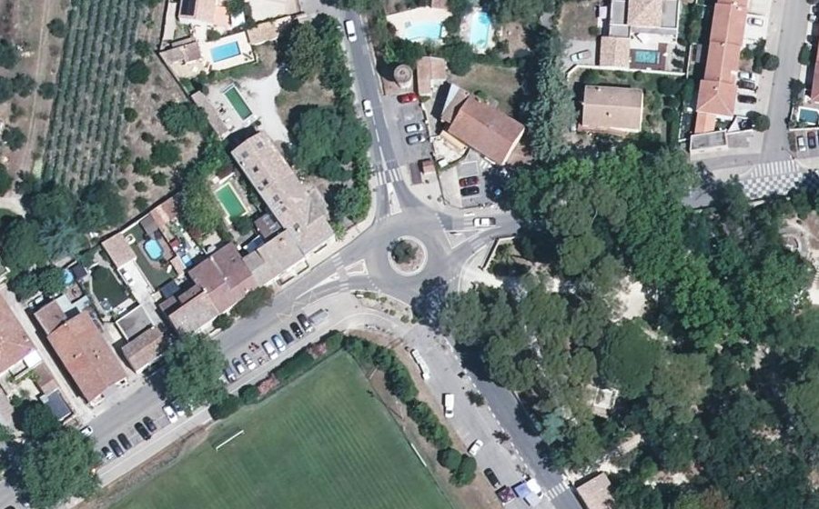 Vue aérienne du Rond-point anonyme n°80778064