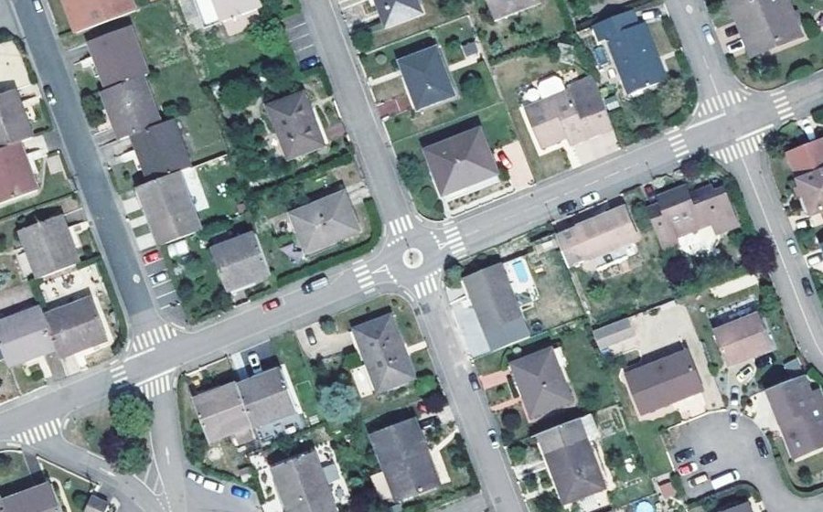 Vue aérienne du Rond-point anonyme n°807860167