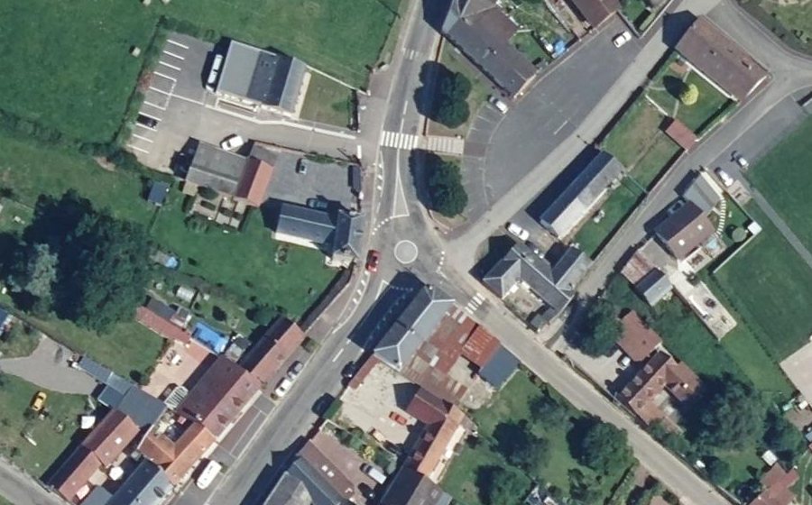 Vue aérienne du Rond-point anonyme n°807994506