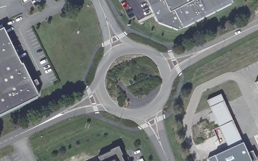Vue aérienne du Rond-point anonyme n°80813785