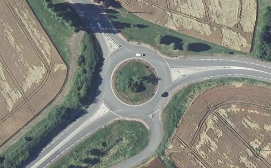 Vue aérienne du Rond-point anonyme n°80814619