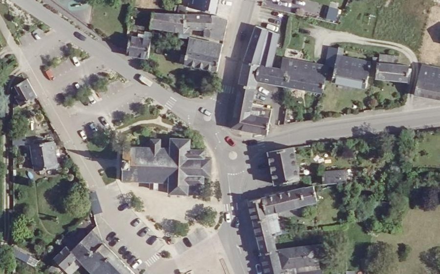 Vue aérienne du Rond-point anonyme n°808508654