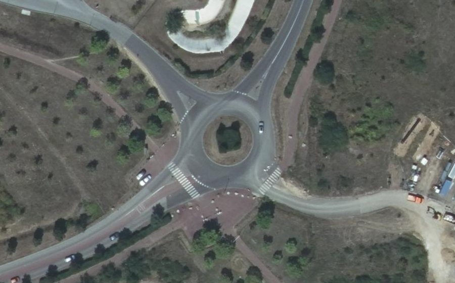 Vue aérienne du Rond-point anonyme n°80860088