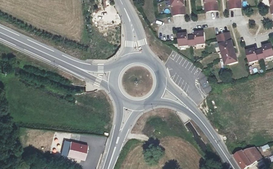Vue aérienne du Rond-point anonyme n°808721099