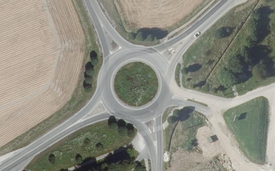 Vue aérienne du Rond-point anonyme n°80900653