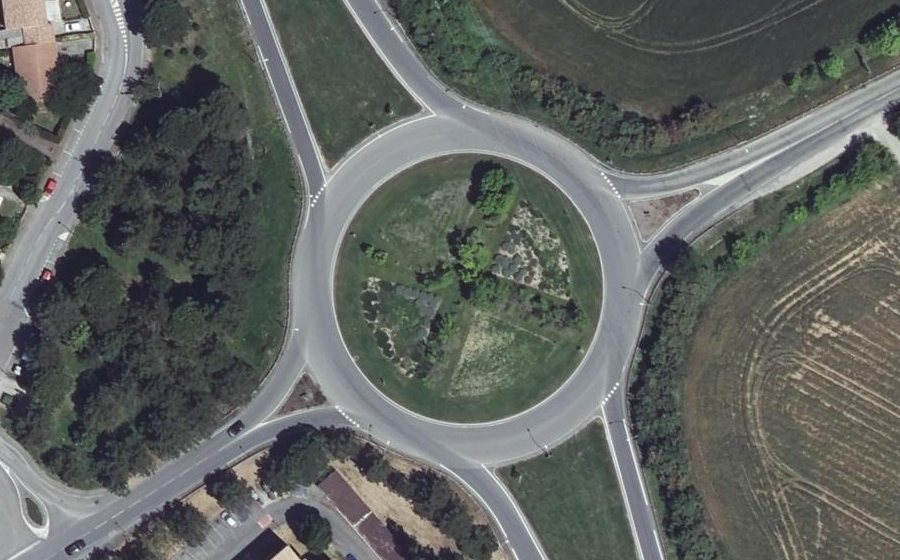 Vue aérienne du Rond-point anonyme n°809094725