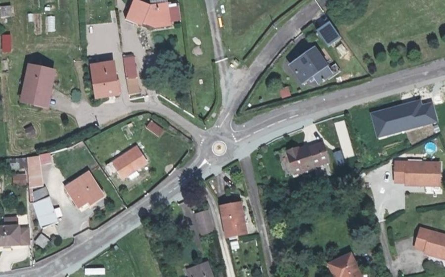 Vue aérienne du Rond-point anonyme n°80915603