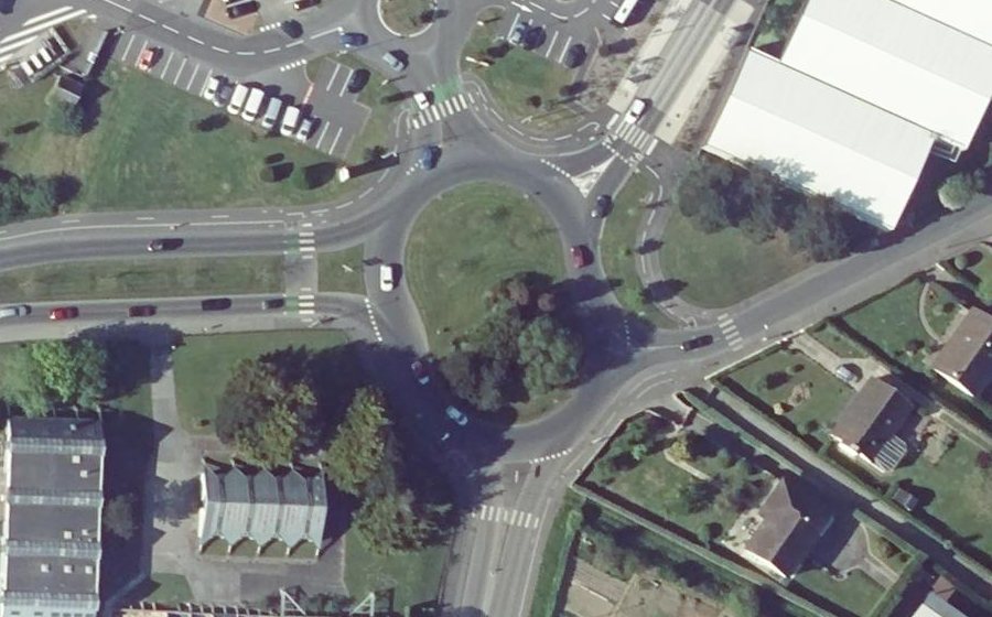 Vue aérienne du Rond-point anonyme n°809185365