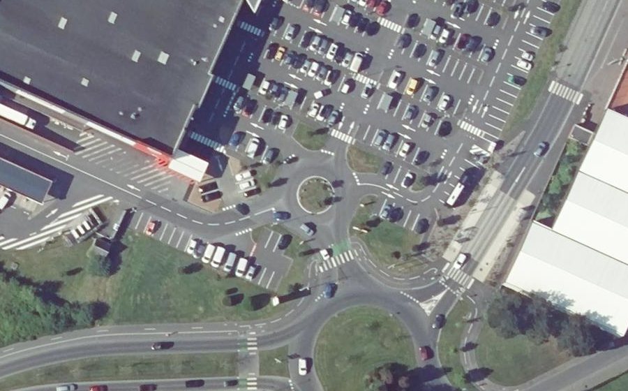 Vue aérienne du Rond-point anonyme n°809185371