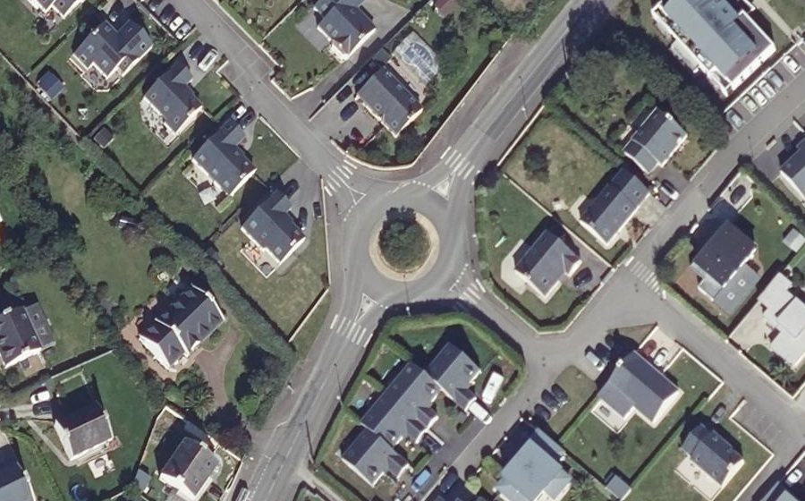 Vue aérienne du Rond-Point du 13 Septembre 1944