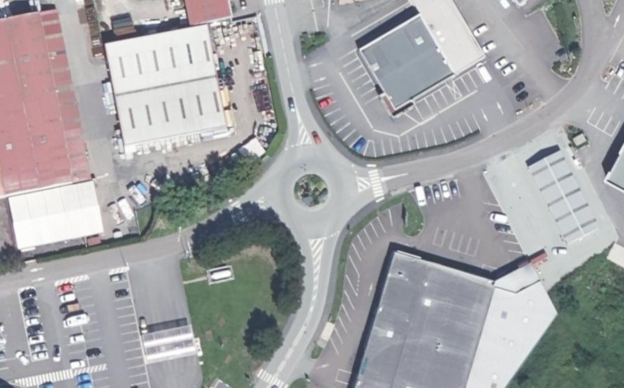 Vue aérienne du Rond-point anonyme n°80940594