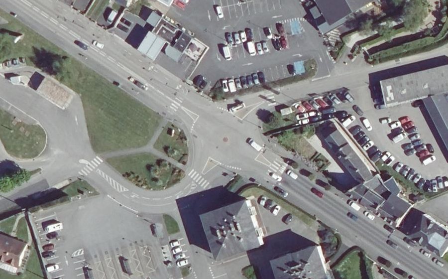Vue aérienne du Rond-point anonyme n°809509540