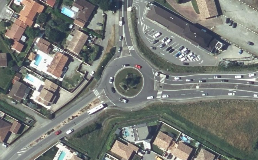 Vue aérienne du Rond-point anonyme n°809839001