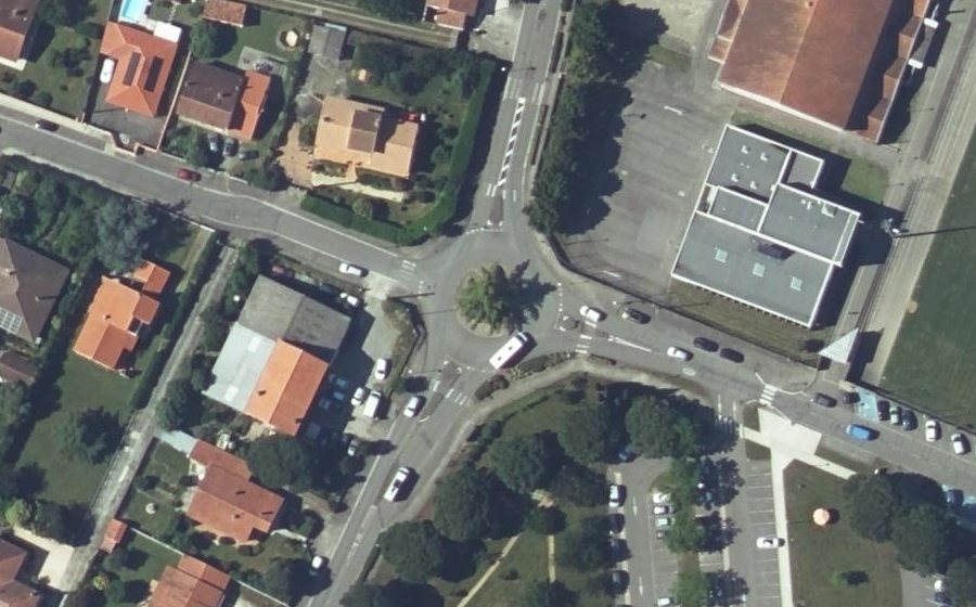 Vue aérienne du Rond-point anonyme n°809839003