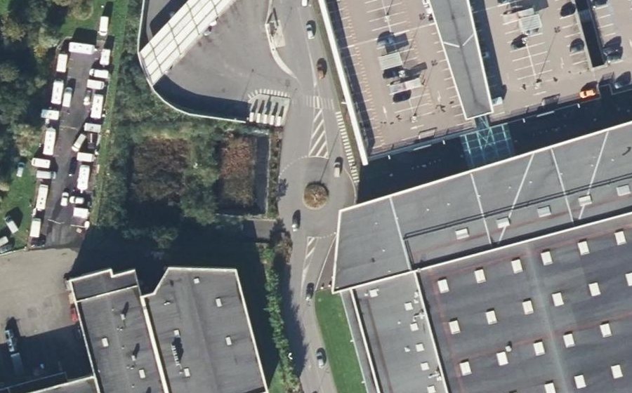 Vue aérienne du Rond-point anonyme n°809889151