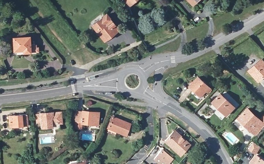 Vue aérienne du Rond-point anonyme n°810077011
