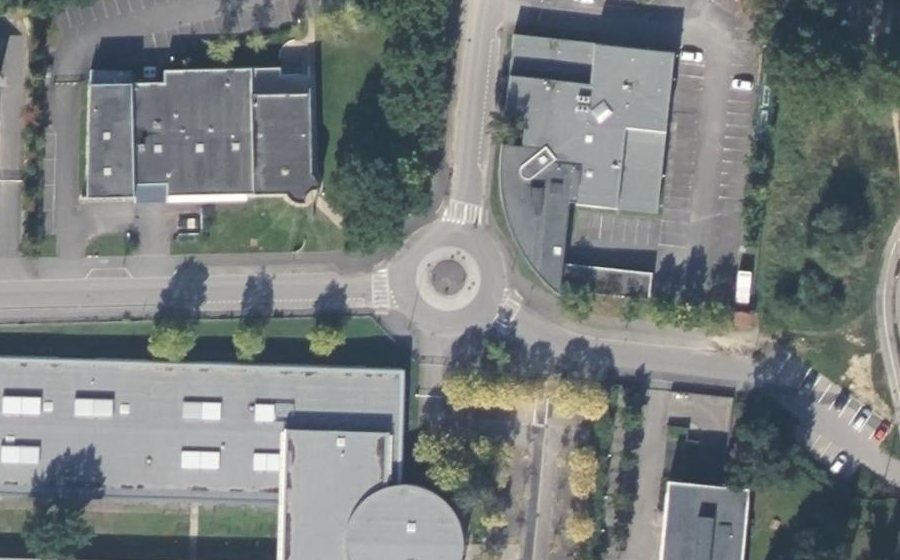 Vue aérienne du Rond-point anonyme n°8101349