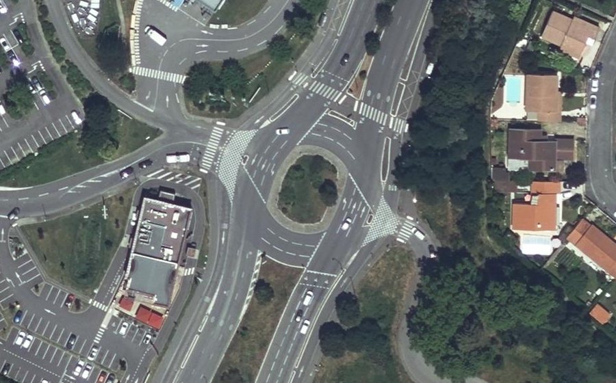 Vue aérienne du Rond-point anonyme n°8101466