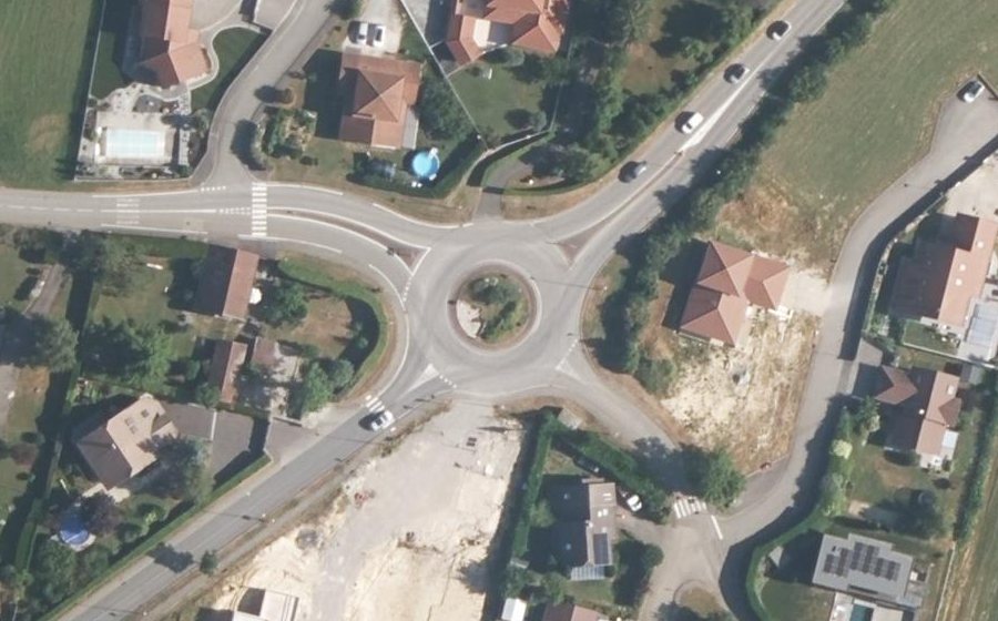 Vue aérienne du Rond-point anonyme n°8102037