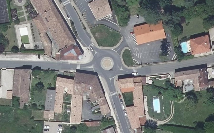 Vue aérienne du Rond-point anonyme n°810220475