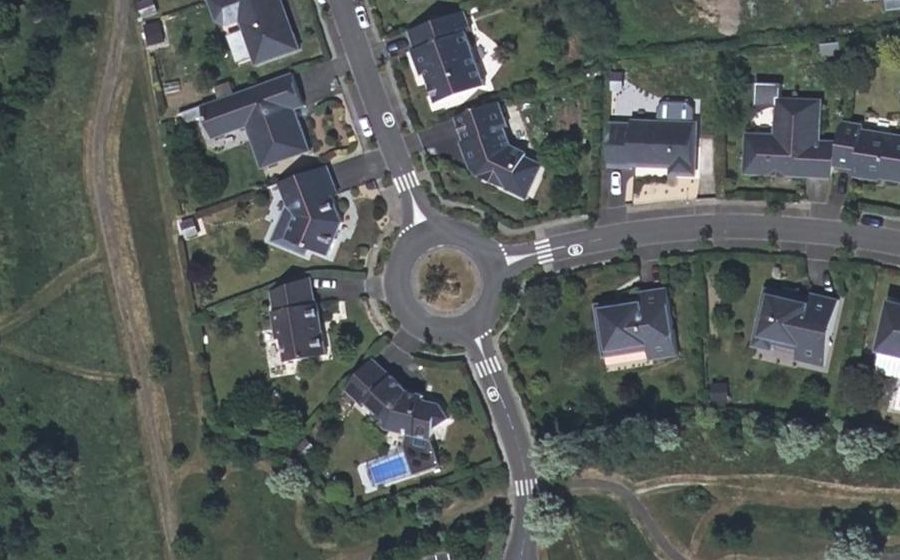 Vue aérienne du Rond-point anonyme n°81025840