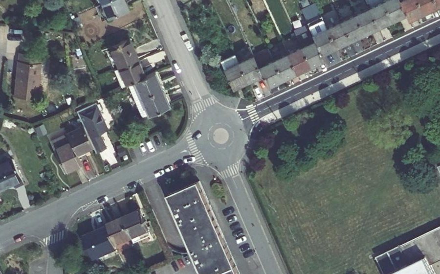 Vue aérienne du Rond-point anonyme n°810325125