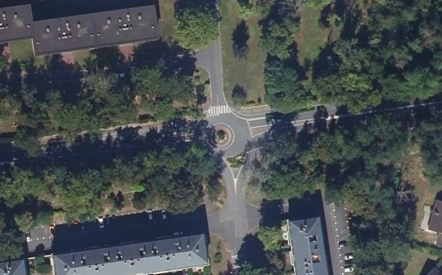 Vue aérienne du Rond-point anonyme n°81037952