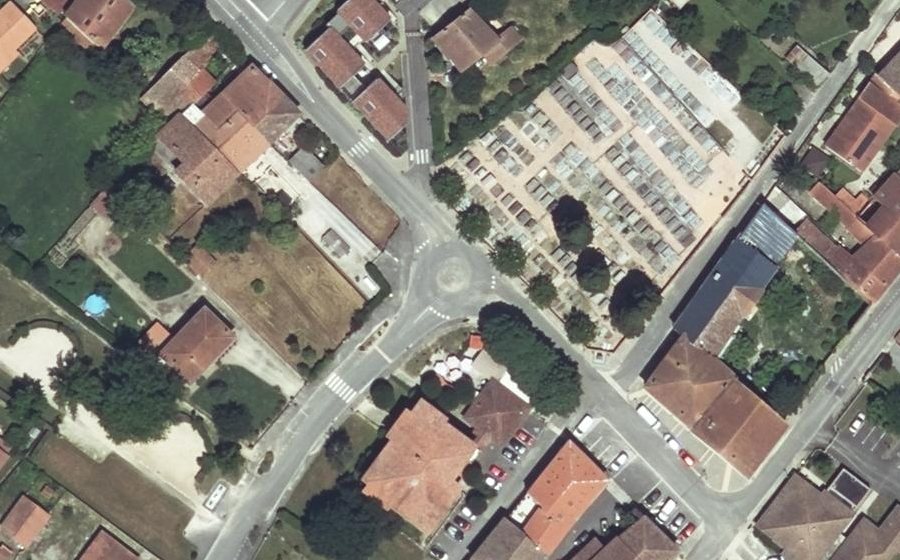 Vue aérienne du Rond-point anonyme n°810438544