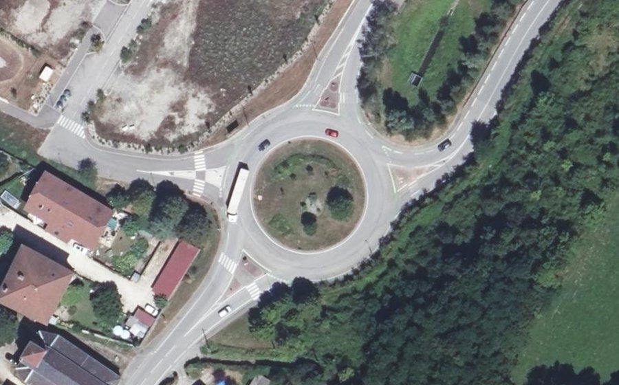 Vue aérienne du Rond-point anonyme n°8104506