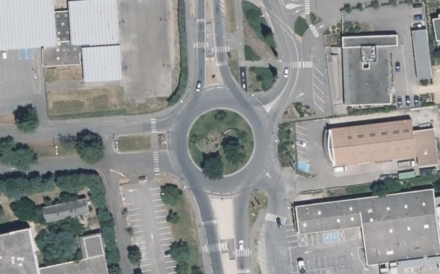 Vue aérienne du Rond-point anonyme n°810494535