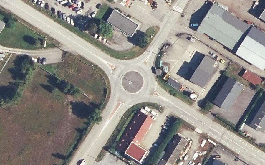 Vue aérienne du Rond-point anonyme n°8105551