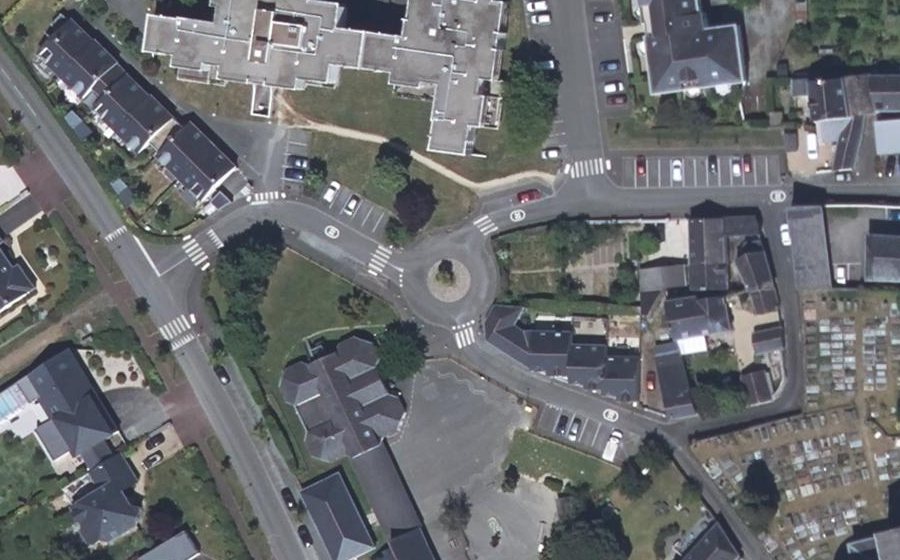 Vue aérienne du Rond-point anonyme n°81056215