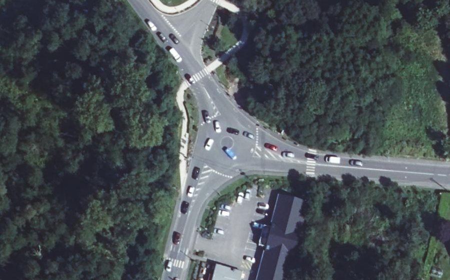 Vue aérienne du Rond-point anonyme n°810566186