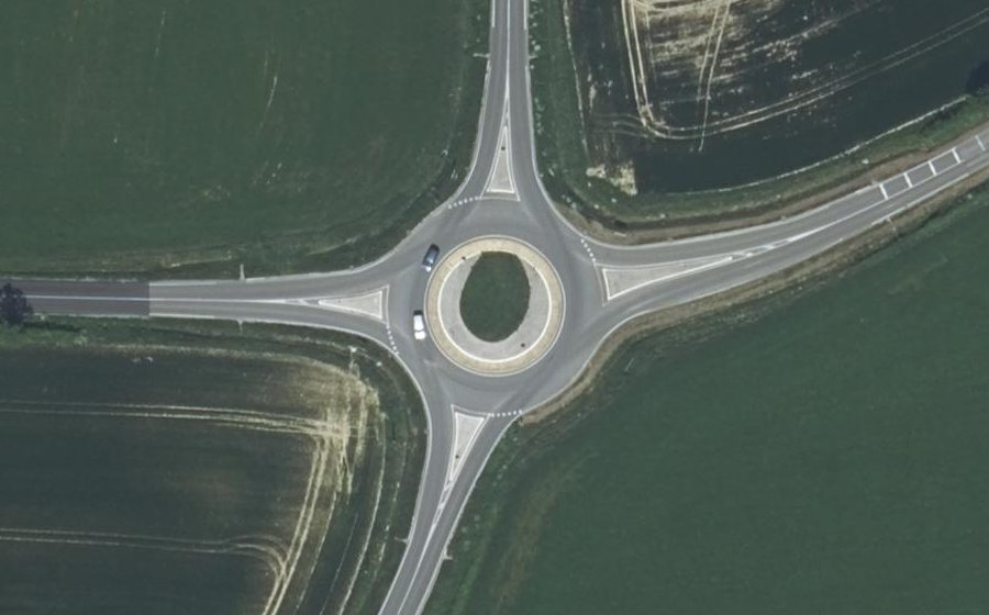Vue aérienne du Rond-point anonyme n°810587186