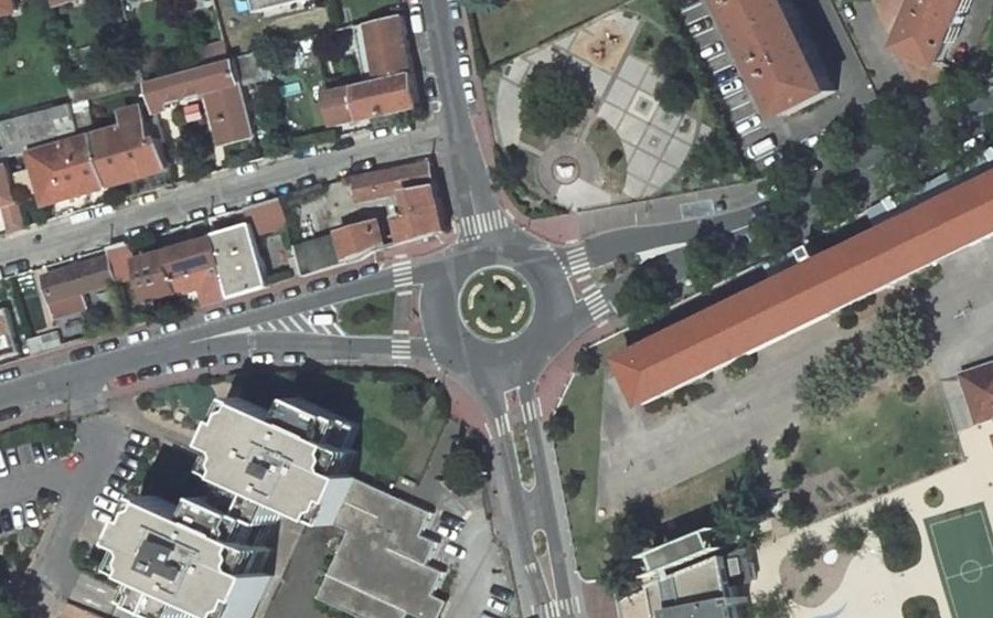 Vue aérienne du Rond-point anonyme n°8108353