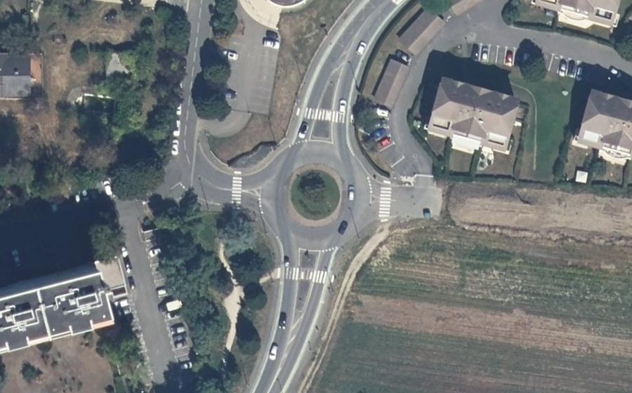 Vue aérienne du Rond-point anonyme n°8108453
