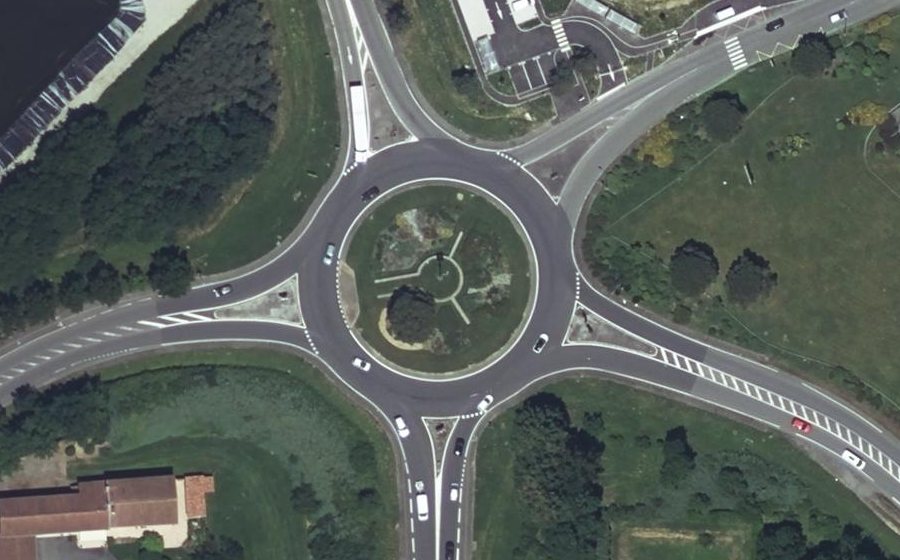 Vue aérienne du Rond-point anonyme n°8112070