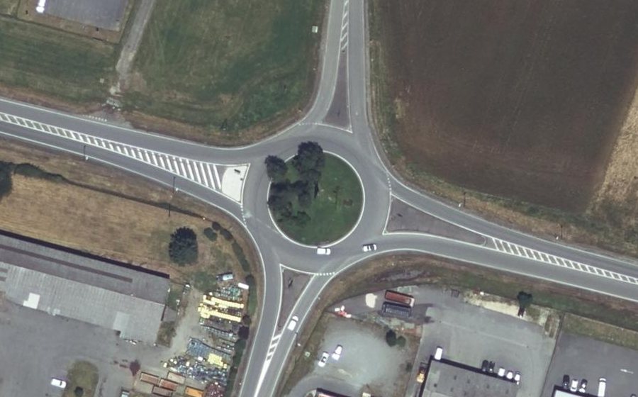 Vue aérienne du Rond-point anonyme n°8112111
